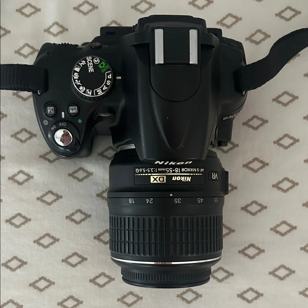 Nikon D5000 Camera w Strap and Bag
